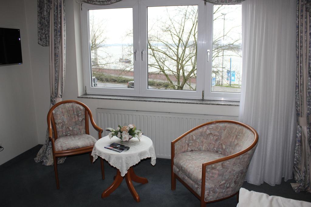 Hotel & Restaurant Zum Vater Rhein Monheim am Rhein Quarto foto