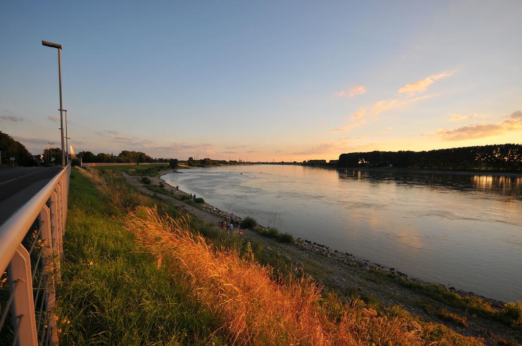 Hotel & Restaurant Zum Vater Rhein Monheim am Rhein Exterior foto